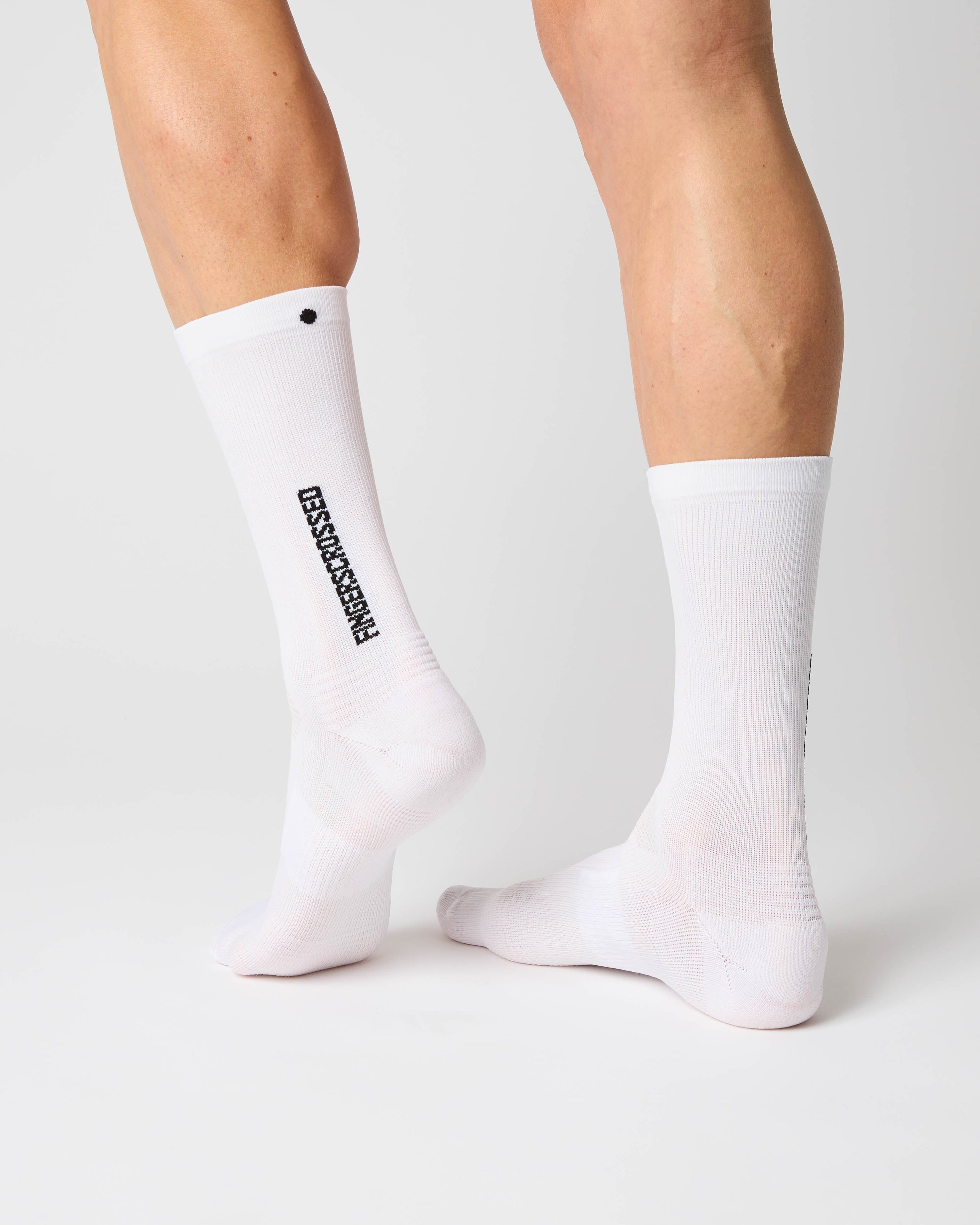 FINGERSCROSSED Off Road White gravel cycling sock on foot